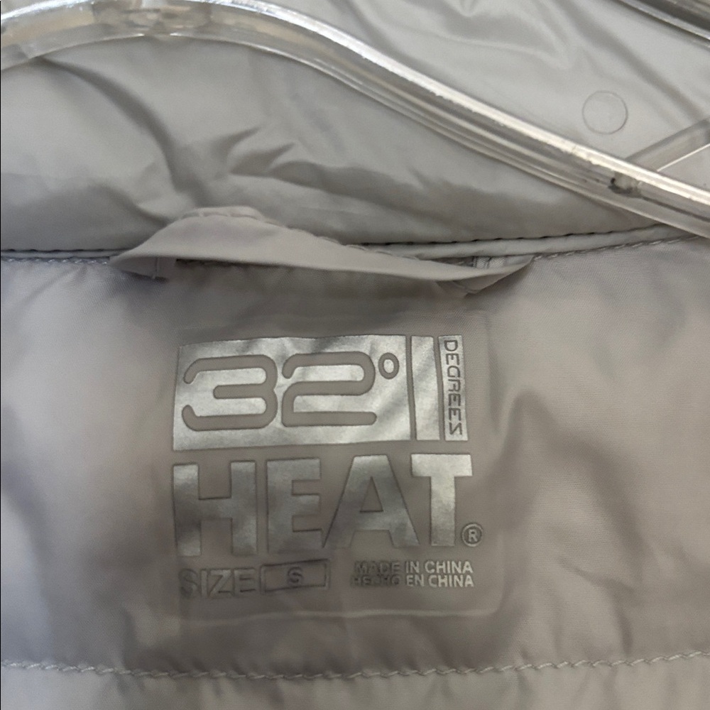 Light Gray Packable Quilted Puffer Jacket - Women - Picture 2 of 4